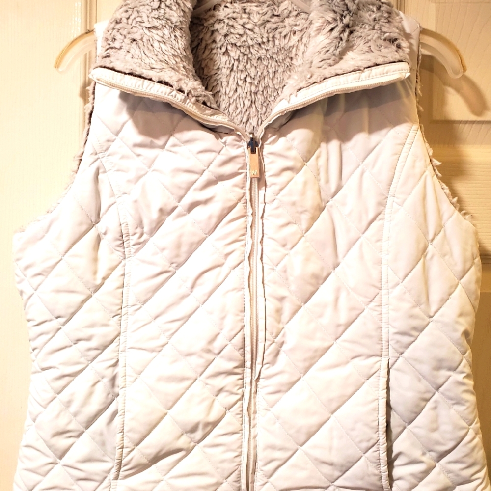 White/grey reversible quilted/ faux fur vest